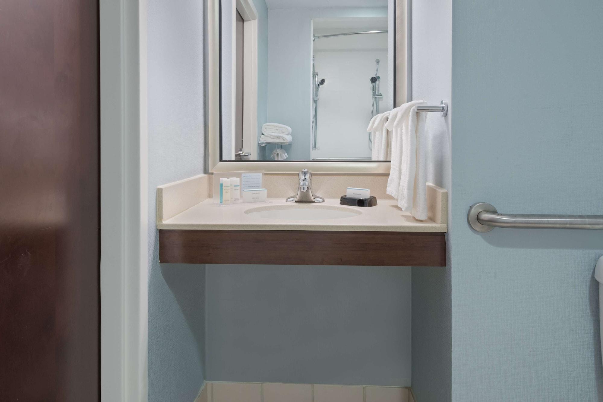 Hampton Inn Boston Bedford Burlington Биллерика Экстерьер фото